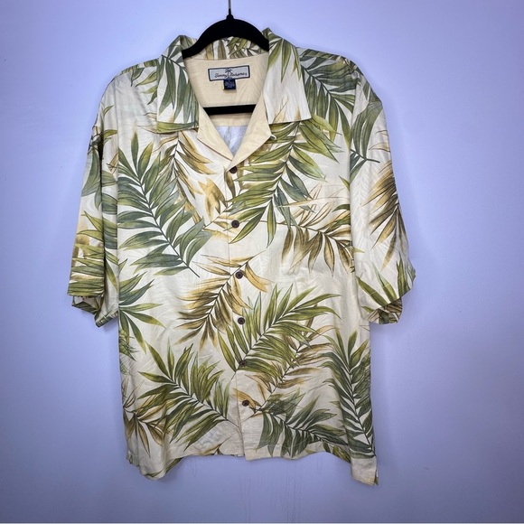 TOMMY BAHAMA 100% SILK Mens L Multi Hawaiian Floral Short Sleeve Button Shirt - Picture 1 of 3